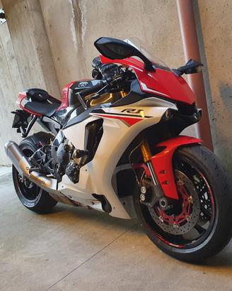 Yamaha r1 2015