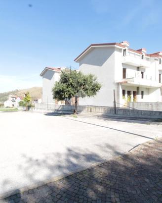 VILLA A SCHIERA A CASTEL MORRONE