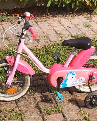 Bicicletta B-TWIN  bambina. Rotelle incluse