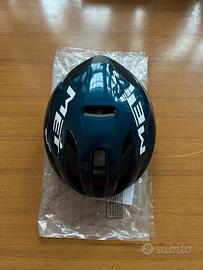 Casco met rivale blu