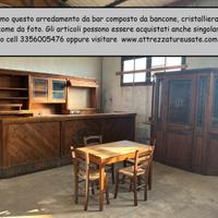 Arredamento da bar in legno massiccio