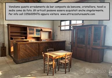 Arredamento da bar in legno massiccio