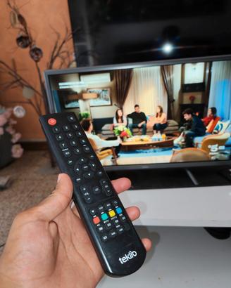 TV Teklio 24" con telecomando originale
