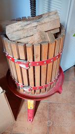 Torchio manuale per uva / vino – funzionante