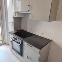 Cucina nuova completa di elettrodomestici