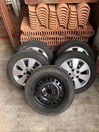 Gomme Michelin 4 stagioni 185/60 R15 con cerchi
