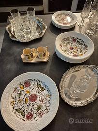 Bicchieri e piatti d'epoca