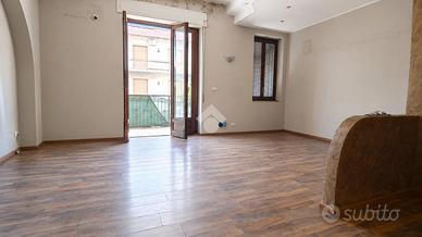 6 LOCALI A SAN GIOVANNI LA PUNTA