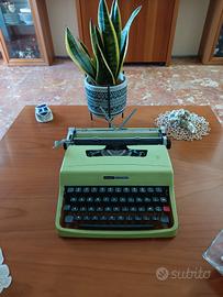 Macchina da scrivere Olivetti Lettera 32