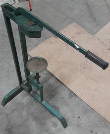 tappatrice bottiglie a colonna con leva manuale