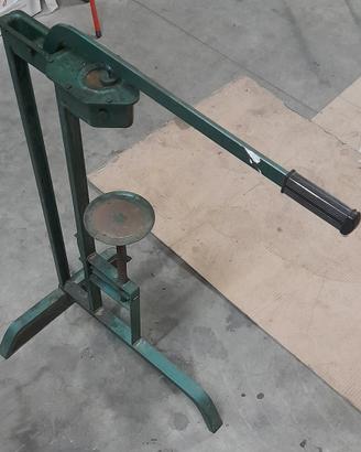 tappatrice bottiglie a colonna con leva manuale
