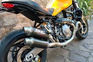 monster 821