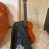 Chitarra e poggia chitarra con custodia