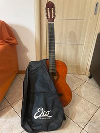 Chitarra e poggia chitarra con custodia