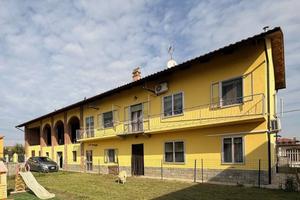 Casa indipendente di 345 m² con più di 5 locali a 