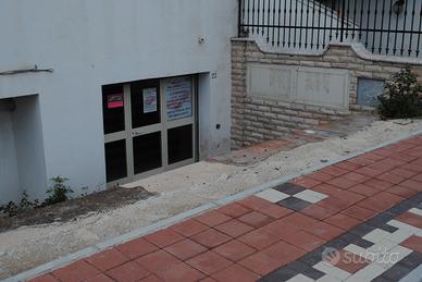 Locale comerciale/autorimessa