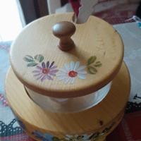 contenitore in legno per formaggio grattugiato