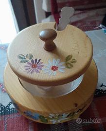 contenitore in legno per formaggio grattugiato