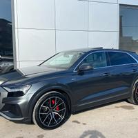 Audi Q8 Sline Anticipo €18.900 noleggio no scoring