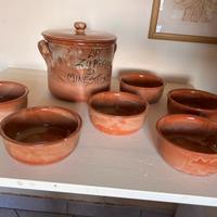 Tegame in terracotta con coperchio e 6 terrine