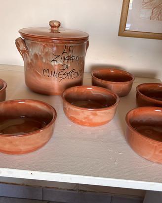Tegame in terracotta con coperchio e 6 terrine