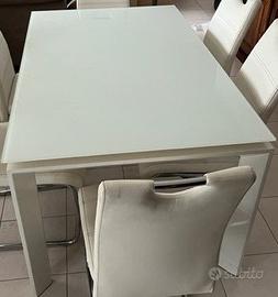 Tavolo allungabile a scomparsa