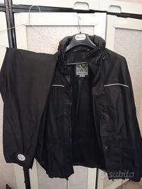 giacca e pantaloni impermeabili 