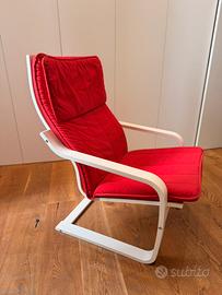 Sedia dondolo Ikea Poang rossa e  bianca Poltrona