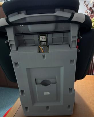 Seggiolino omologato per autovettura