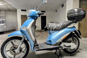 Piaggio Liberty 50 4T - Azzurro - Bauletto GIVI