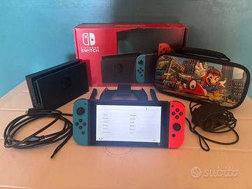 Nintendo Switch V2 – Perfetta + custodia mario