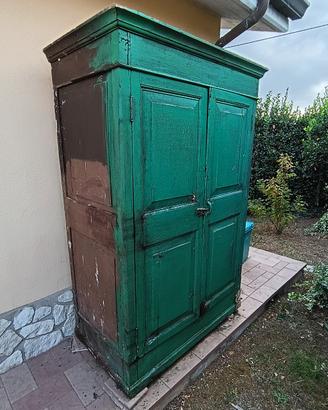 Armadio antico da restaurare