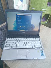 PC portatile Fujitsu Win 11 più office 