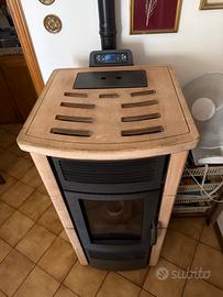 Stufa a pellet canalizzata Karmek one Amelia