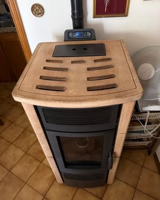 Stufa a pellet canalizzata Karmek one Amelia