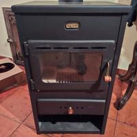 Stufa a legna PRITY (nuova, mai accesa)