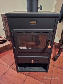 Stufa a legna PRITY (nuova, mai accesa)