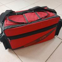 macchina fotografica con custodia 