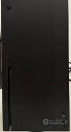 Xbox Serie X con controller e 7 giochi