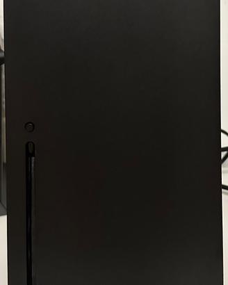 Xbox Serie X con controller e 7 giochi