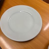 piatti bianchi in ceramica