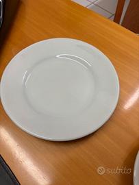 piatti bianchi in ceramica