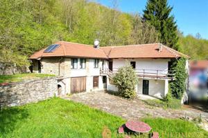 Rustico / Casale di 250 m² con più di 5 locali e b