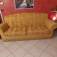 Divano letto color giallo oro