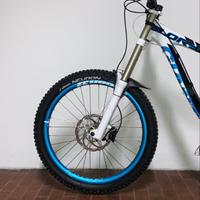 Giant glory downwill bicicletta