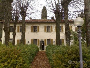 Villa di 580 m² con più di 5 locali a Rignano sull