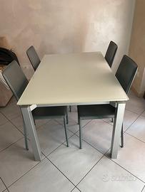 Tavolo + 4 sedie