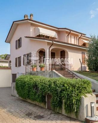 Villetta in Abbinata con Giardino Privato