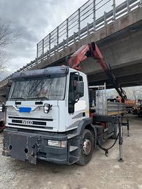 Iveco 190E 24 con gru