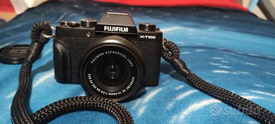 Fujifilm X-T100 con obiettivo Fujinon 15-54mm